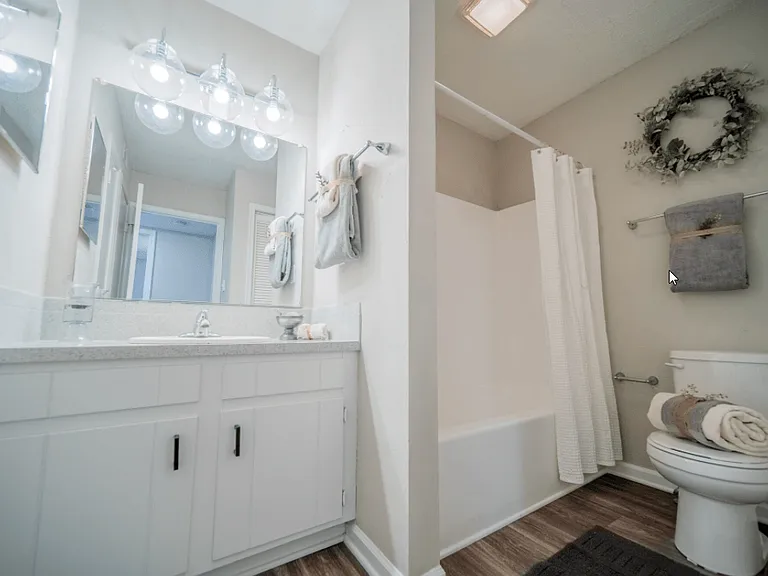 Willow Creek Apartments — Photo 7