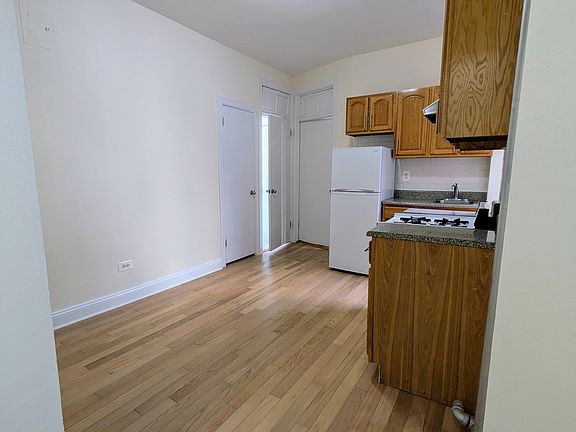 4th image of 527 E 78th St APT 4B