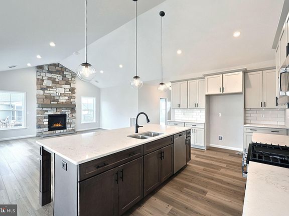 5th image of 605 Lilliana Dr