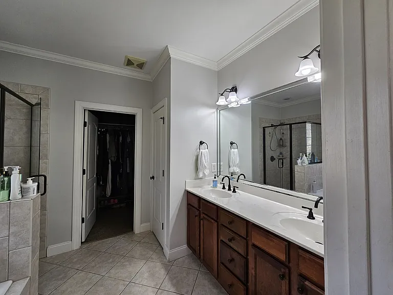 305 Skipping Water Dr — Photo 25
