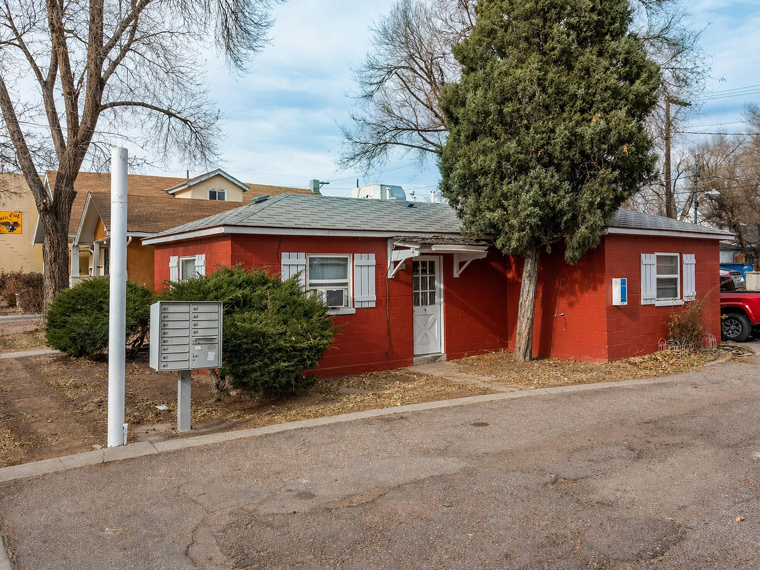 Westside Bungalows — Photo 1