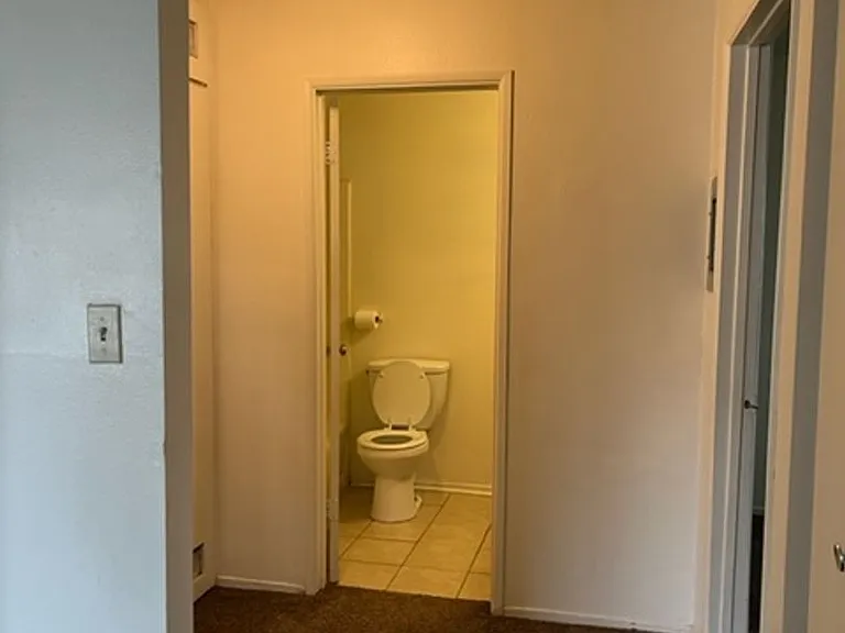 25380 Park Ave — Photo 17