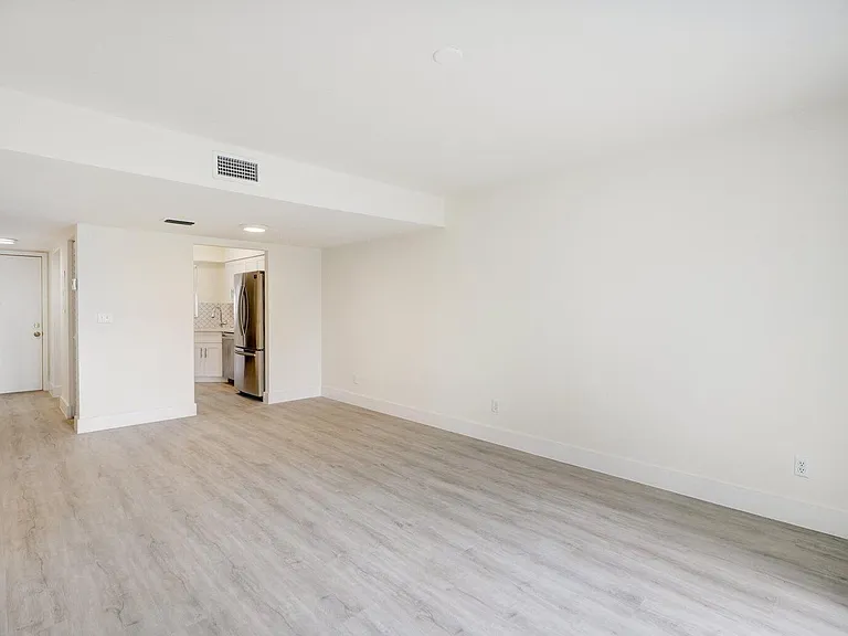 18081 SE Country Club Dr #265 — Photo 8