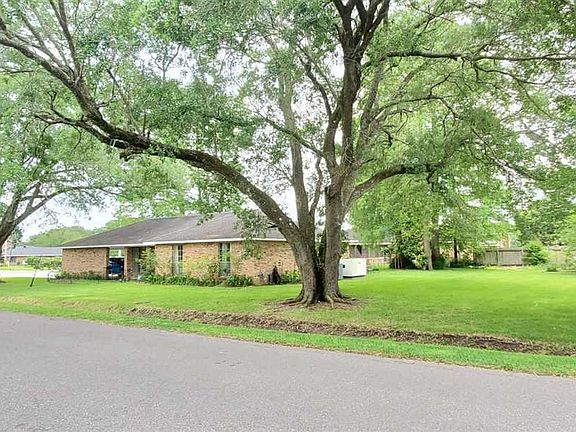 2nd image of 801 Edgewood Dr