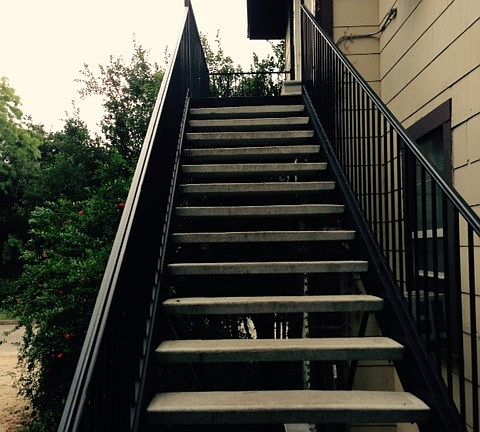 2nd image of 404 E Mistletoe Ave APT 3
