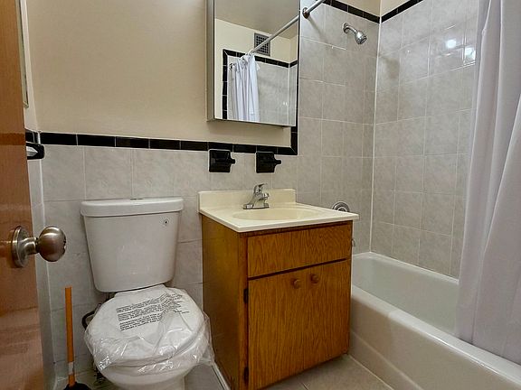4th image of 18735 Hillside Ave APT 2K