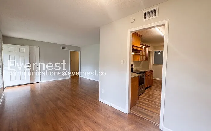 8474 Charleston Dr — Photo 7