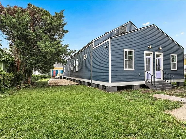 1421 Spain St — Photo 20