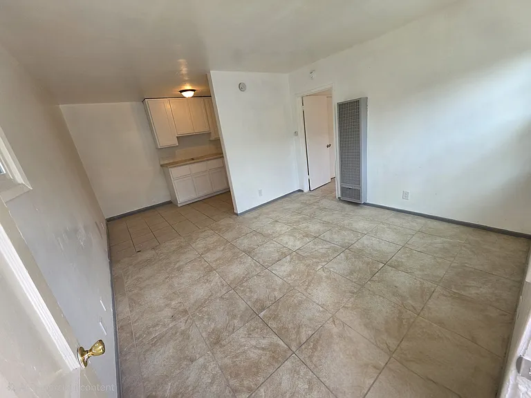 12521 York Ave #C — Photo 3
