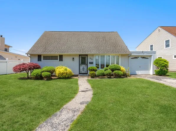 315 Fern Place, Bethpage, NY 11714