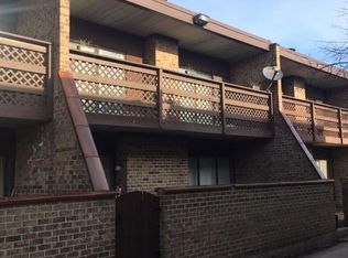 208 Kenneth Cir, Elgin, IL 60120