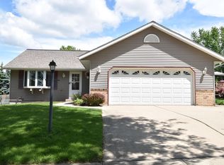 1216 River Place Blvd, Waukesha, WI 53189