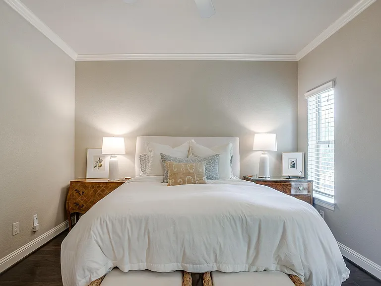 Primary Bedroom w/ ensuite bath