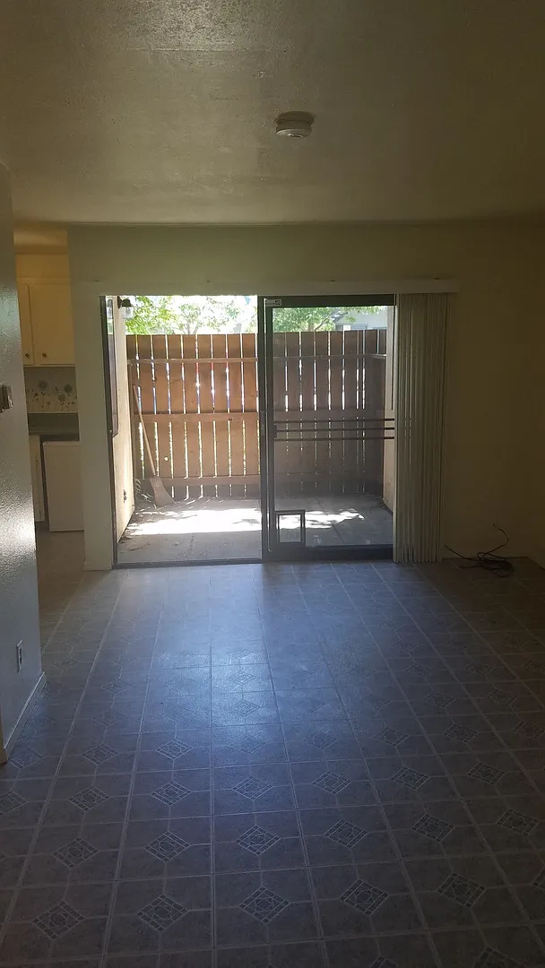 Coming Soon! Cute Studio In Old Sw Reno!! — Photo 3