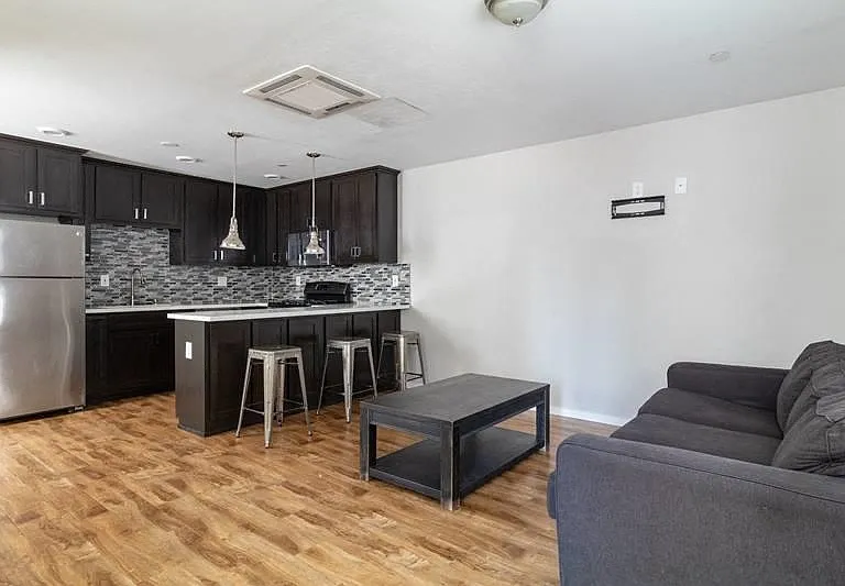 1168 W 36th Pl — Photo 10