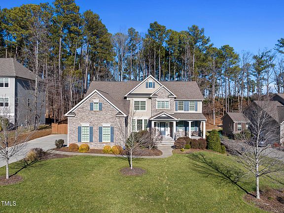 3rd image of 803 Clausun Dr