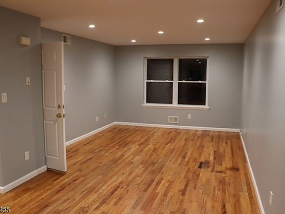 5th image of 323 Bond St