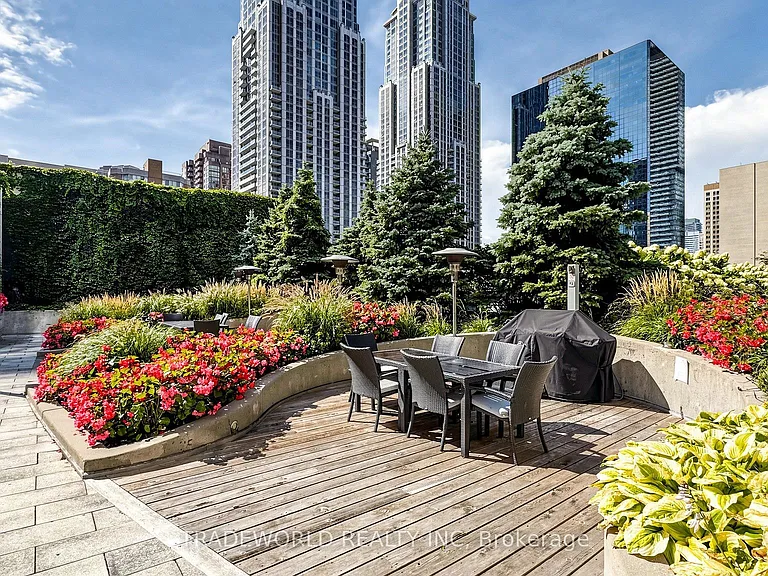 386 Yonge St #3709 — Photo 28