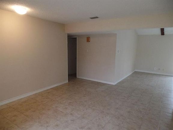 3rd image of 442 Rollingridge Ln