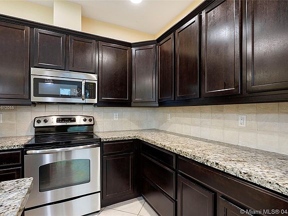 5th image of 2922 Cascada Isle Way