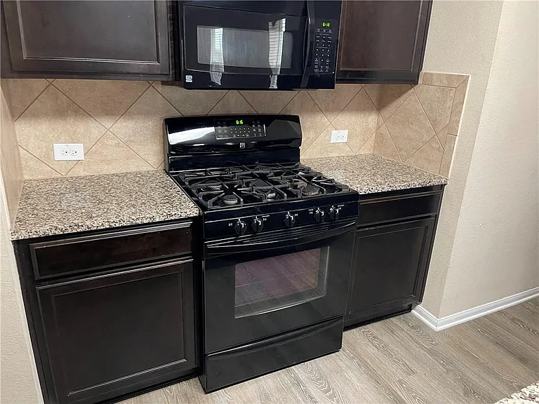 222 Camellia Dr — Photo 10