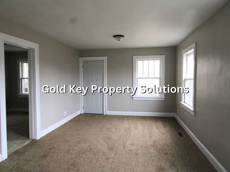 2422 Lincoln St — Photo 8