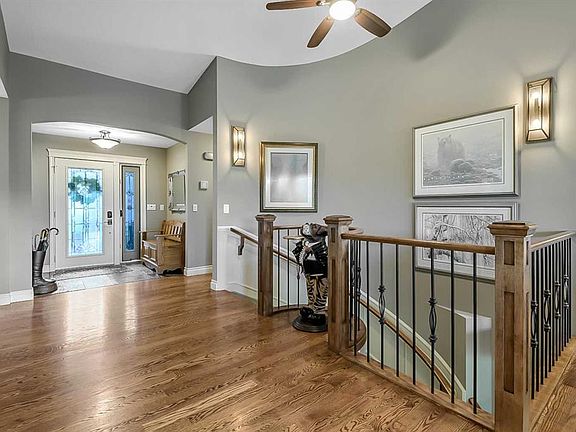 4th image of 34 Sunrise Way NE