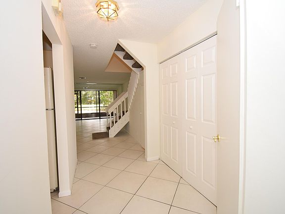 2nd image of 4328 Carambola Cir N