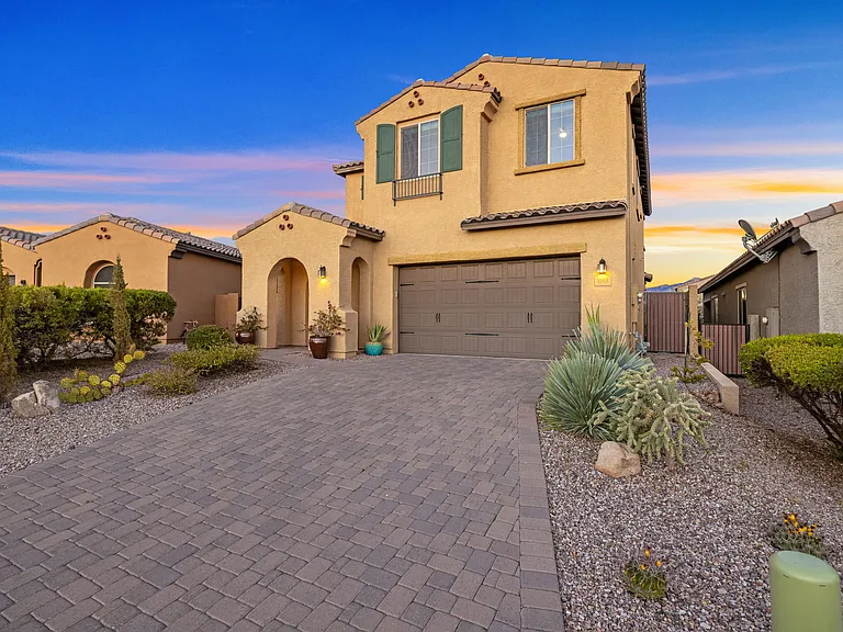 1005 W Lark Bunting Ln — Photo 2