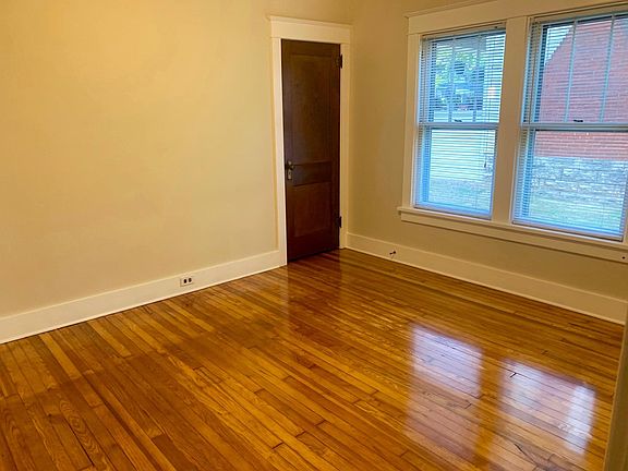 Bedroom/Walk-in Closet