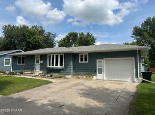 1314 McHugh Ave, Grafton, ND 58237