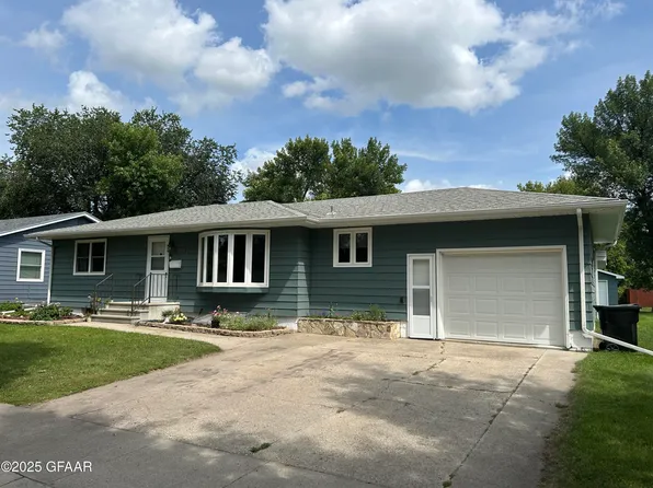 1314 McHugh Ave, Grafton, ND 58237
