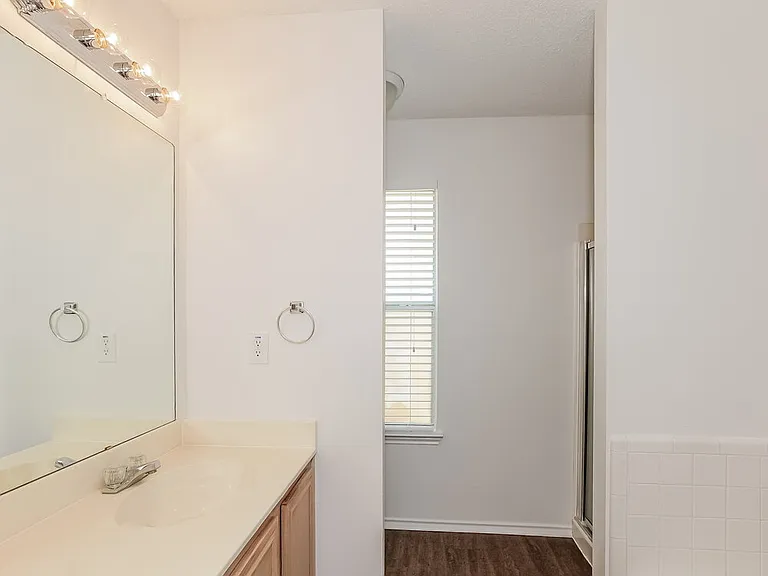 1349 Meadow Creek Dr — Photo 9