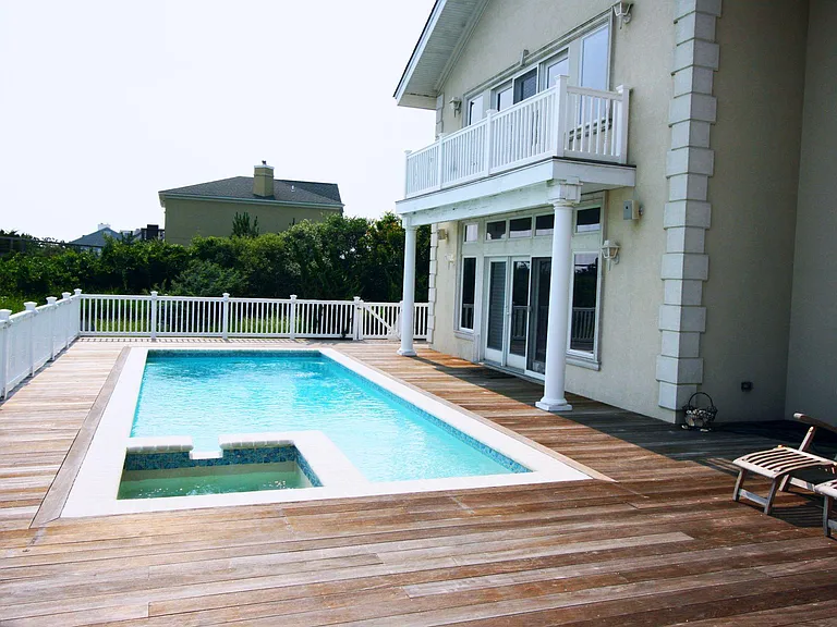 605 Dune Rd — Photo 4