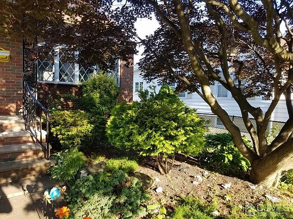 3rd image of 89 Sewaren Ave