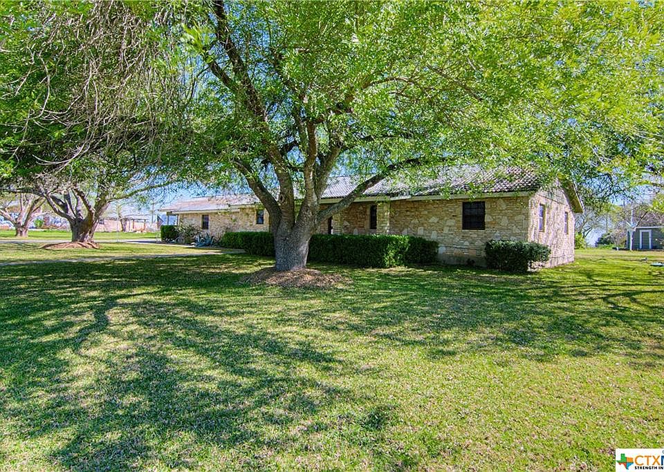 1st image of 129 Crest Circle Dr