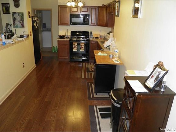 4th image of 42660 Samantha Ave #180