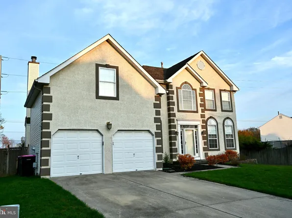8 Aster Dr, Sicklerville, NJ 08081