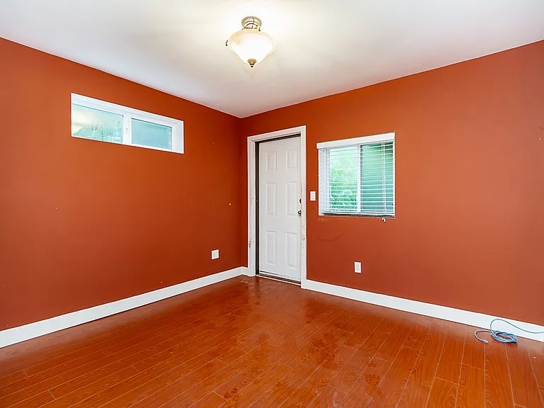 261 Osborne Rd E #2 — Photo 12