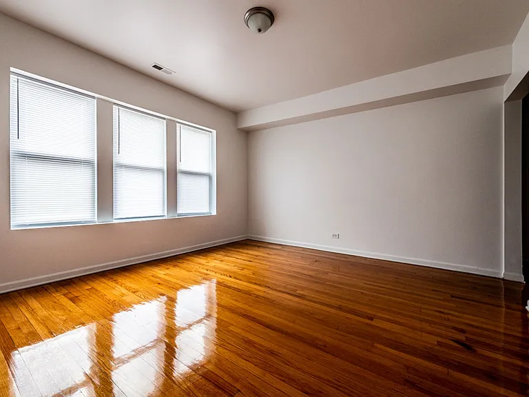 1101 N Lawler Ave — Photo 32