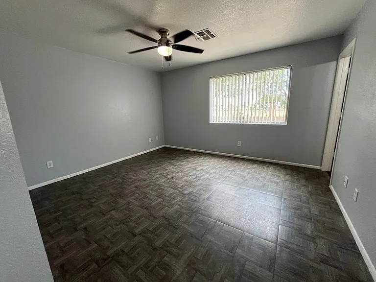 4518 N 84th Ave — Photo 10