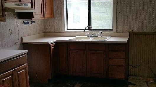 2nd image of 633 Park St