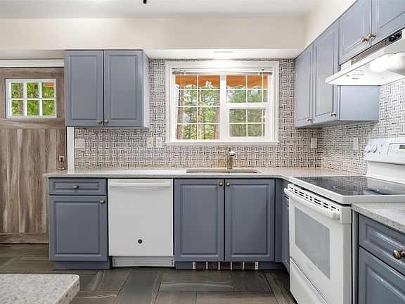 4th image of 1475 Tharratt Rd