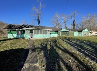 4735 Riverside Dr, Lavalette, WV 25535