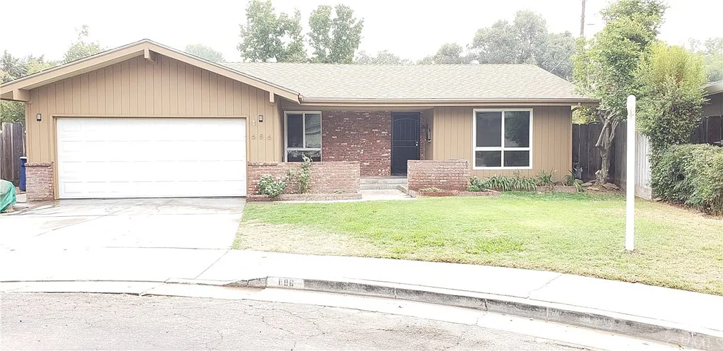 686 Dennis Ct photo 1