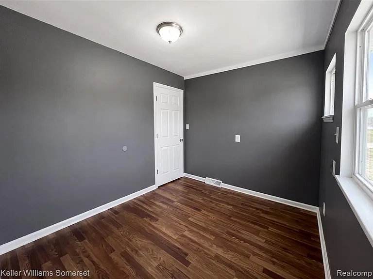 8647 Chalmers Ave — Photo 10