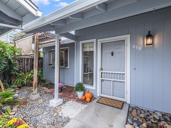 2nd image of 608 Martinique Ct