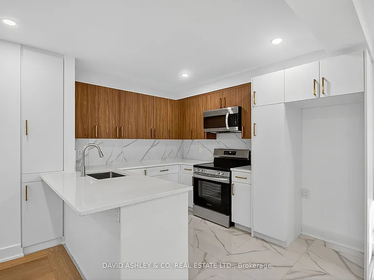 612 W Tweedsmuir Ave #MAIN — Photo 40
