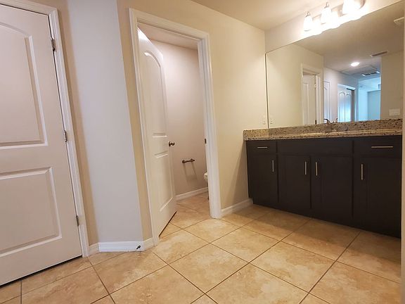 5th image of 4409 NE 15th Pl