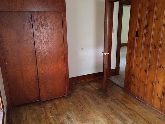 5th image of 104 E 21st St